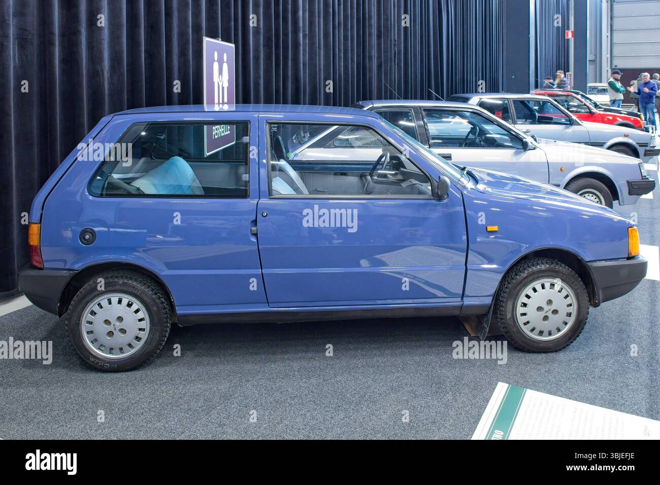 Lahti, Finlandia – 3 maggio. 2025: Auto Fiat uno Fire (1987) al Classic Motor Show al Lahti Exhibition and Convention Centre. Foto Stock