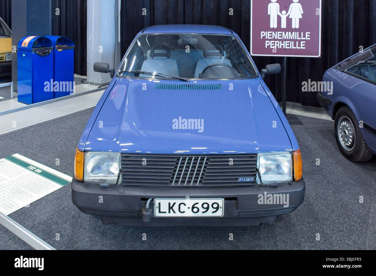 Lahti, Finlandia – 3 maggio. 2025: Auto Fiat uno Fire (1987) al Classic Motor Show al Lahti Exhibition and Convention Centre. Foto Stock