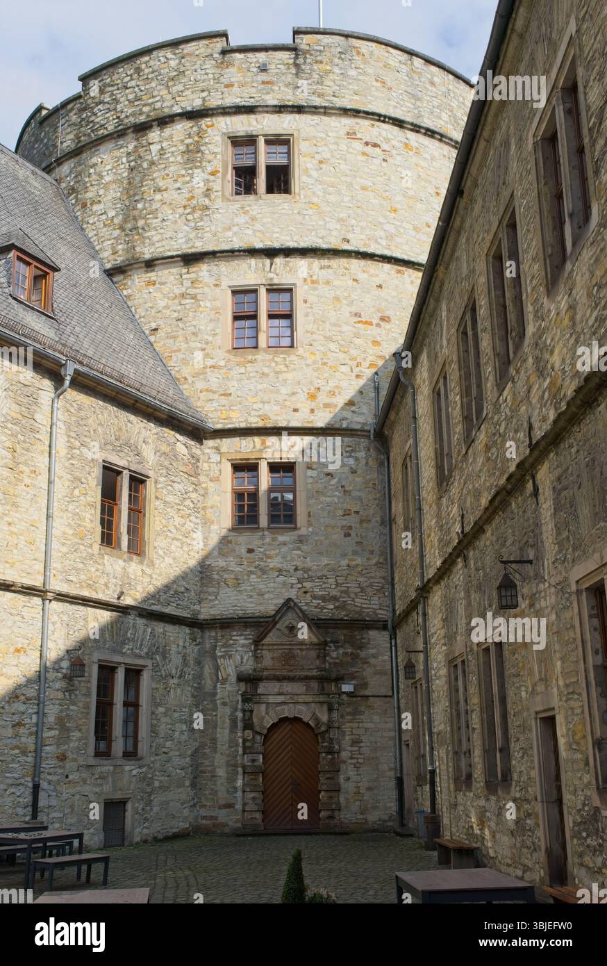 Buren, Germania - 1 giugno 2025: Nel 1933 il Reichsfuhrer SS Heinrich Himmler affittò il castello di Wewelsburg per 100 anni per usarlo come quartier generale del suo temuto Foto Stock