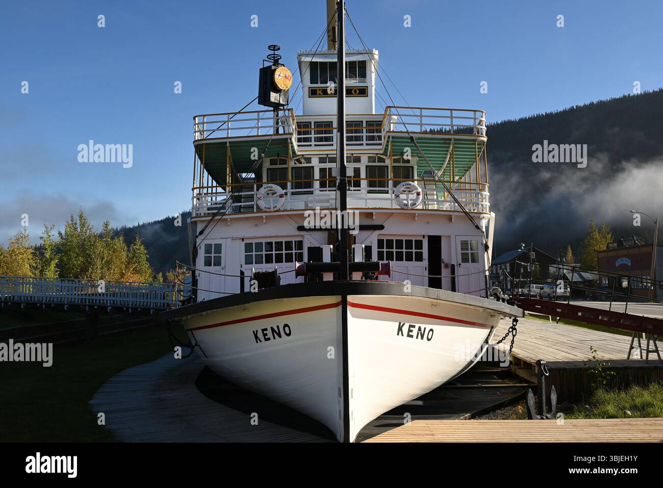 A Dawson City, Yukon, Canada, la nave passeggeri "Keno" è conservata come patrimonio storico della corsa all'oro della fine del XIX secolo. Foto Stock