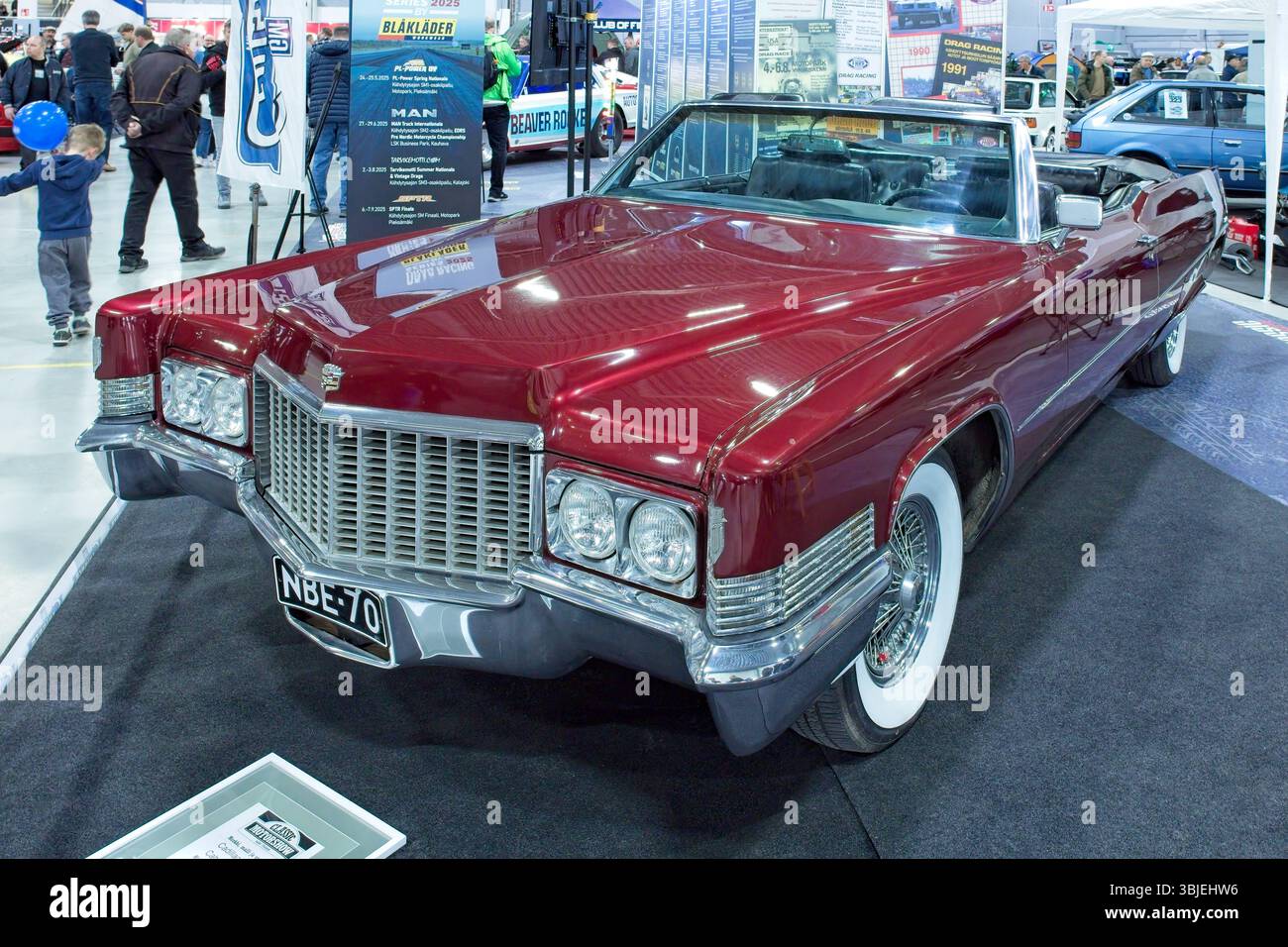 Lahti, Finlandia – 3 maggio. 2025: Auto Cadillac DeVille Cabriolet (1979) al Classic Motor Show al Lahti Exhibition and Convention Centre. Foto Stock
