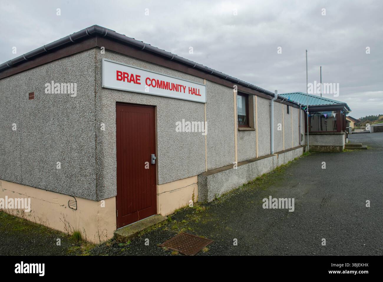 Brae Community Hall nelle Shetland, un vivace centro per eventi locali, riunioni e attività culturali nel cuore della comunità. Foto Stock