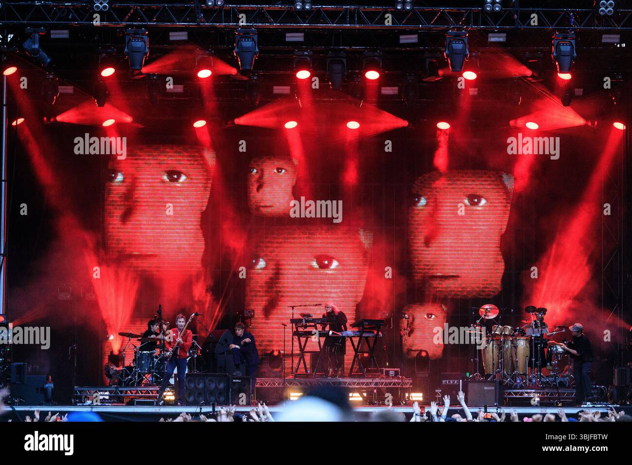 Oslo, Norvegia. 14 giugno 2025. La band inglese Faithless esegue un concerto dal vivo durante il festival musicale norvegese Piknik i Parken 2025 a Oslo. Foto Stock
