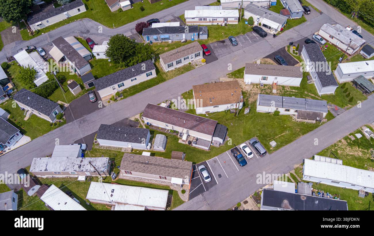 Vista aerea del parcheggio per roulotte mal progettato, Pennsylvania USA Foto Stock