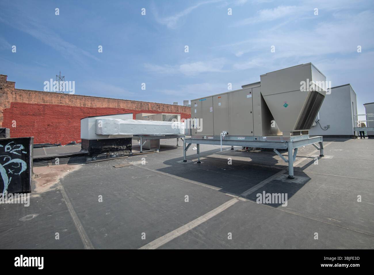 Condizionatore d'aria HVAC commerciale sul tetto, Philadelphia, Pennsylvania USA Foto Stock