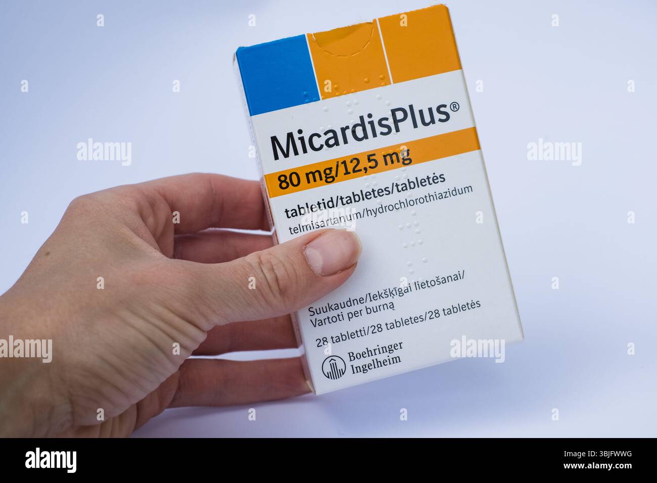 Tallinn, Estonia - 15 giugno 2025: Compresse Micardis Plus di Boehringer Ingelheim per il trattamento della pressione alta. Foto Stock