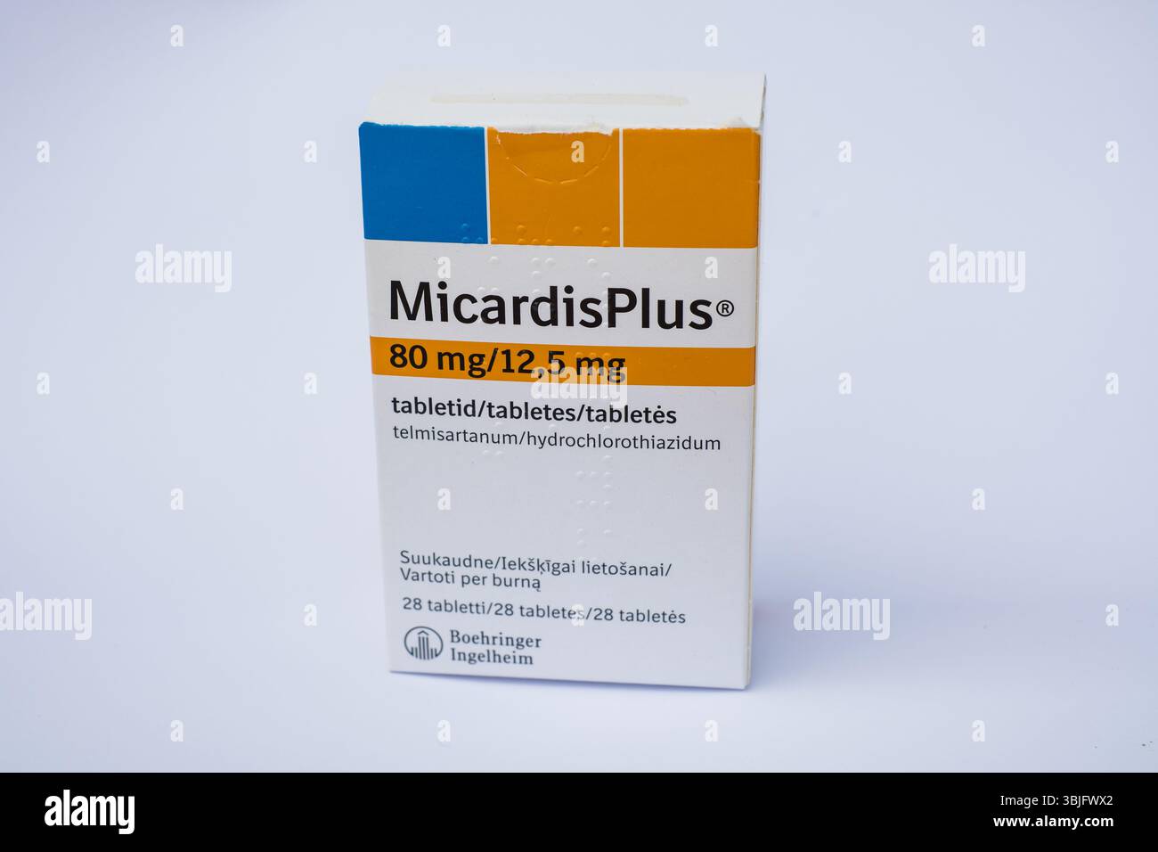 Tallinn, Estonia - 15 giugno 2025: Compresse Micardis Plus di Boehringer Ingelheim per il trattamento della pressione alta. Foto Stock