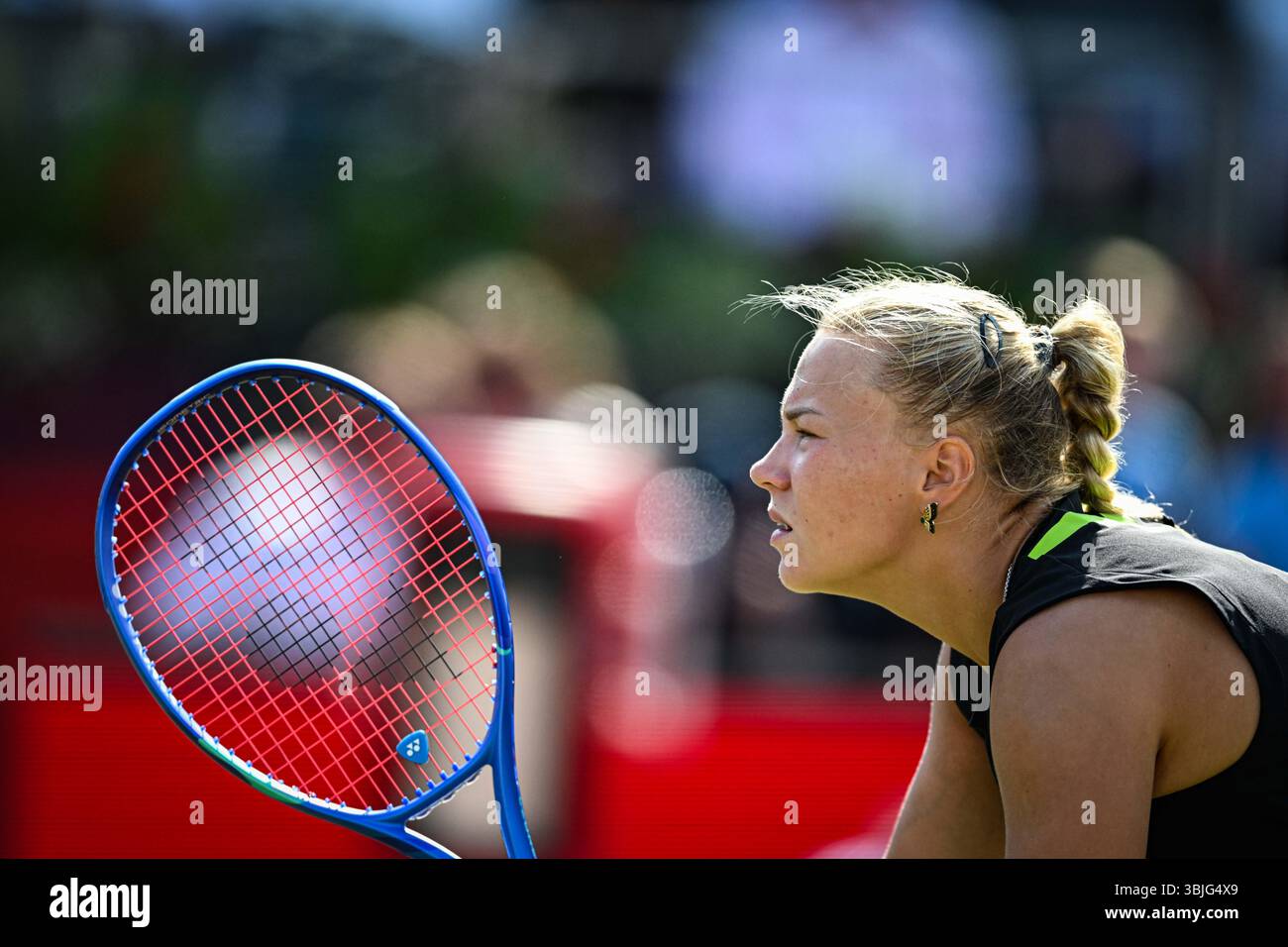 Londra, Regno Unito. 15 giugno 2025; HSBC Championships, Queens Club, West Kensington, Londra, Inghilterra: HSBC Womens Doubles Final Championships Queens Club, 7° giorno; Diana Shnaider (RUS) gioca con la partner Anna Danilina Foto Stock