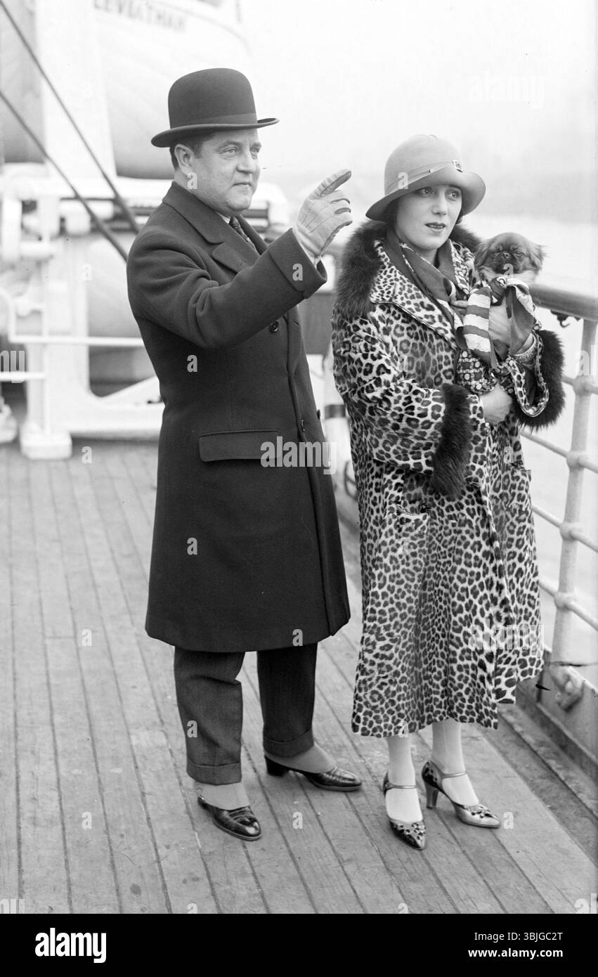 E. Ray Goetz, compositore, scrittore e produttore americano Edward Ray Goetz (1886-1954) e cantante spagnolo Raquel Meller (1888-1962) Foto Stock