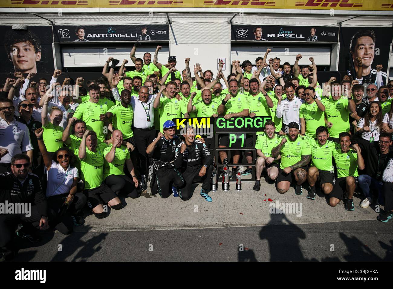 RUSSELL George (gbr), Mercedes AMG F1 Team W16, ritratto KIMI ANTONELLI Andrea (ita), Mercedes AMG F1 Team W16, ritratti celebrazioni meccaniche, mecanici, meccanici durante la Formula 1 Pirelli Grand Prix du Canada 2025, decimo round del Campionato del mondo FIA di Formula 1 2025 dal 14 al 16 giugno 2025 sul circuito Gilles Villeneuve, a Montreal, Canada Foto Stock