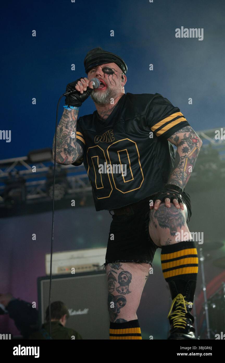 Donington, Inghilterra. 15 giugno 2025. Turbonegro porta il loro audace divertimento al palco Avalanche l'ultimo giorno di Download 2025. Cristina Massei/Alamy Live News Foto Stock