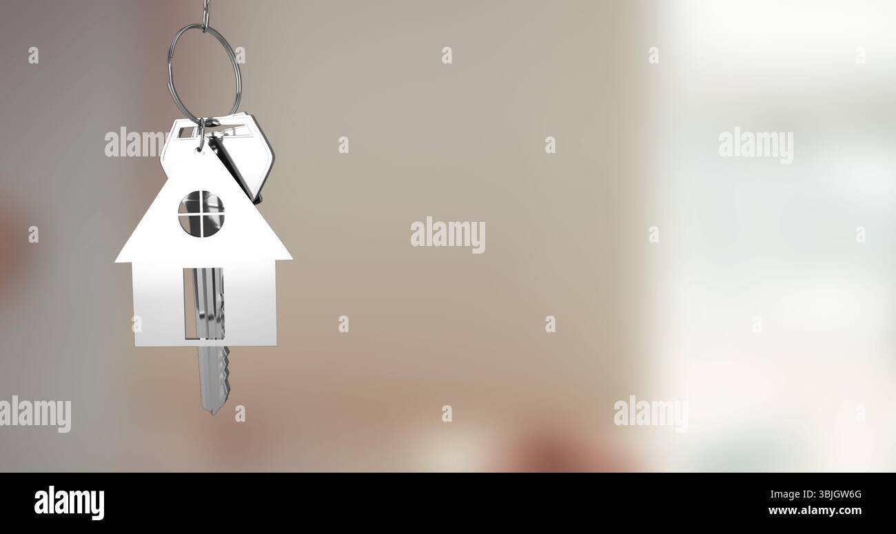 Portachiavi girevole in metallo a forma di casa con chiavi penzolanti sull'anello portachiavi in argento all'ingresso, copia spazio Foto Stock