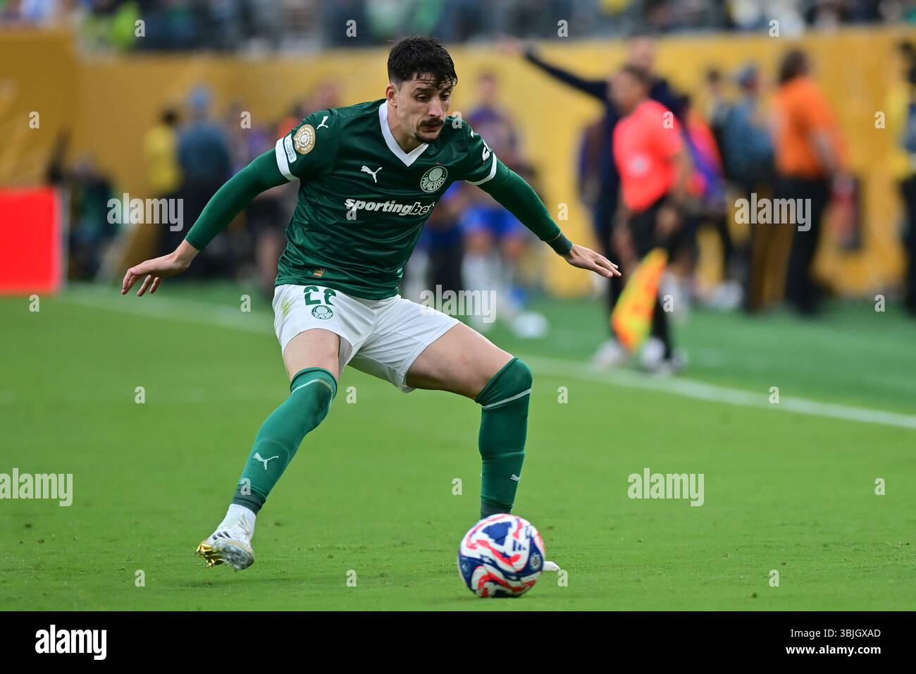 NEW YORK (NY), 06/15/2025 - CLUB WORLD CUP/PALMEIRAS X PORTO (POR) - Piquerez da Palmeiras , durante la partita tra PALMEIRAS X PORTO (POR), valida per il primo round della fase a gironi della Coppa del mondo FIFA Club 2025, tenutasi presso il MetLife Stadium di New York, nella notte di questa domenica 15. (Foto: Eduardo Carmim/Alamy Live News) Foto Stock