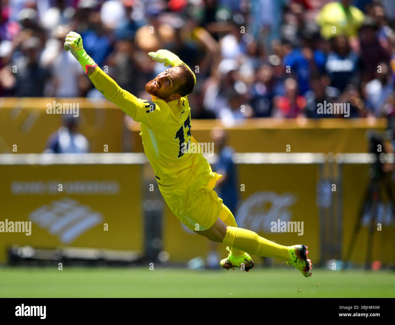 Pasadena, CA. 15 giugno 2025. Jan Oblak (13), portiere dell'Atletico de Madrid, si tuffa per un colpo in porta durante la partita di Coppa del mondo per club FIFA tra Paris Saint-Germain e Atletico de Madrid; allo stadio Rose Bowl di Pasadena, CA. Kevin Langley/CSM (immagine di credito: © Kevin Langley/Cal Sport Media). Crediti: csm/Alamy Live News Foto Stock