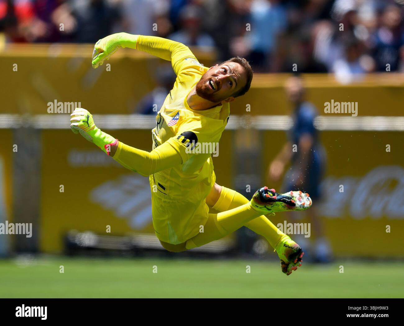 Pasadena, CA. 15 giugno 2025. Jan Oblak (13), portiere dell'Atletico de Madrid, si tuffa per un colpo in porta durante la partita di Coppa del mondo per club FIFA tra Paris Saint-Germain e Atletico de Madrid; allo stadio Rose Bowl di Pasadena, CA. Kevin Langley/CSM (immagine di credito: © Kevin Langley/Cal Sport Media). Crediti: csm/Alamy Live News Foto Stock