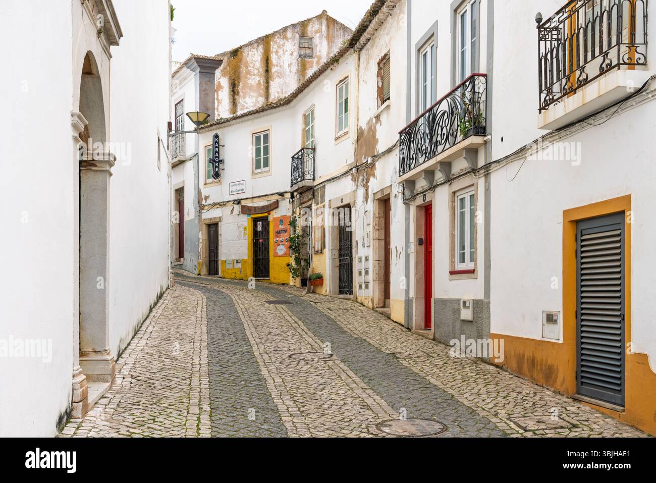 Strada della città vecchia a Lagos, Algarve, Portogallo, Europa. Foto Stock