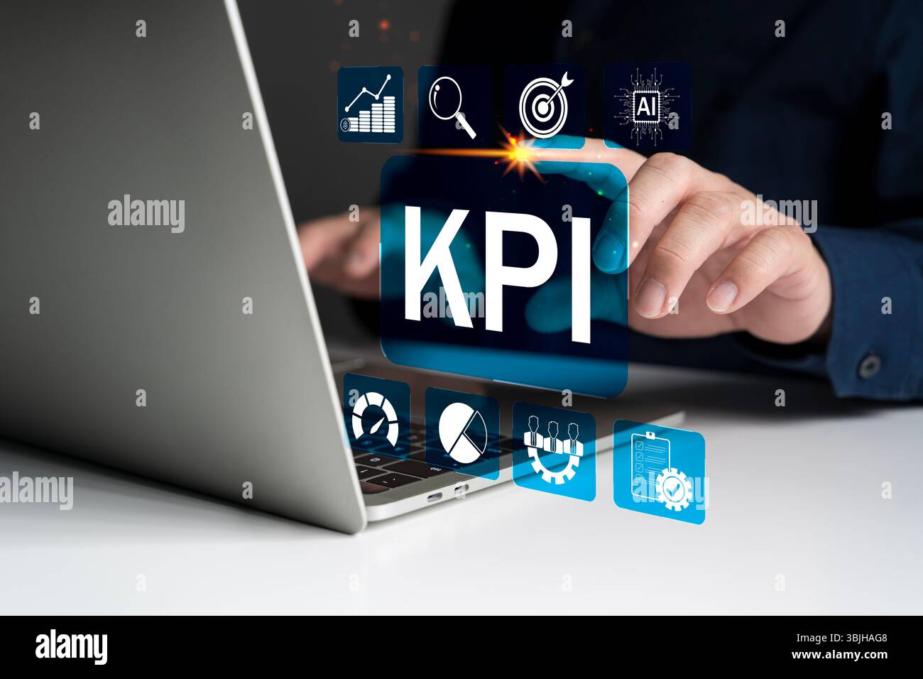 Interagendo con il dashboard KPI virtuale, mostrando metriche di performance, analisi, obiettivi target, intelligenza artificiale, e i simboli della tecnologia digitale per la gestione dei dati Foto Stock