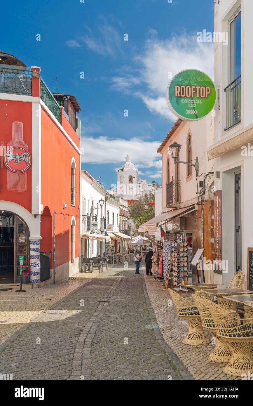 Strada della città vecchia a Lagos, Algarve, Portogallo, Europa. Foto Stock