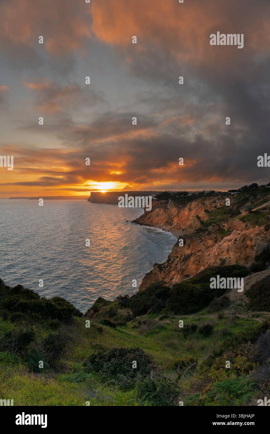 Ponta Piedade tramonta vicino a Lagos, Algarve, Portogallo, Europa. Foto Stock