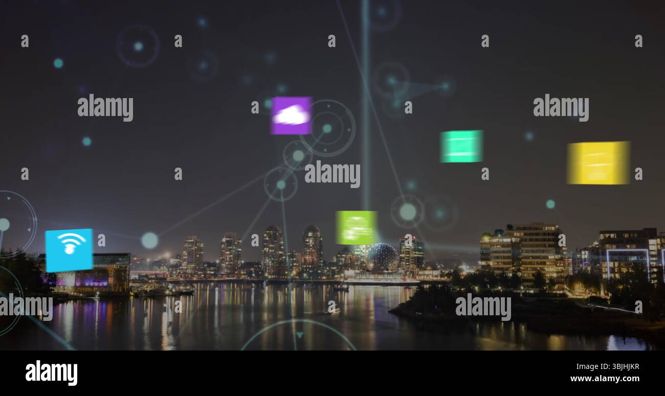 Visualizzazione di icone di rete sopra lo skyline del porto di notte, con icone cloud e wi-fi e fascio luminoso Foto Stock