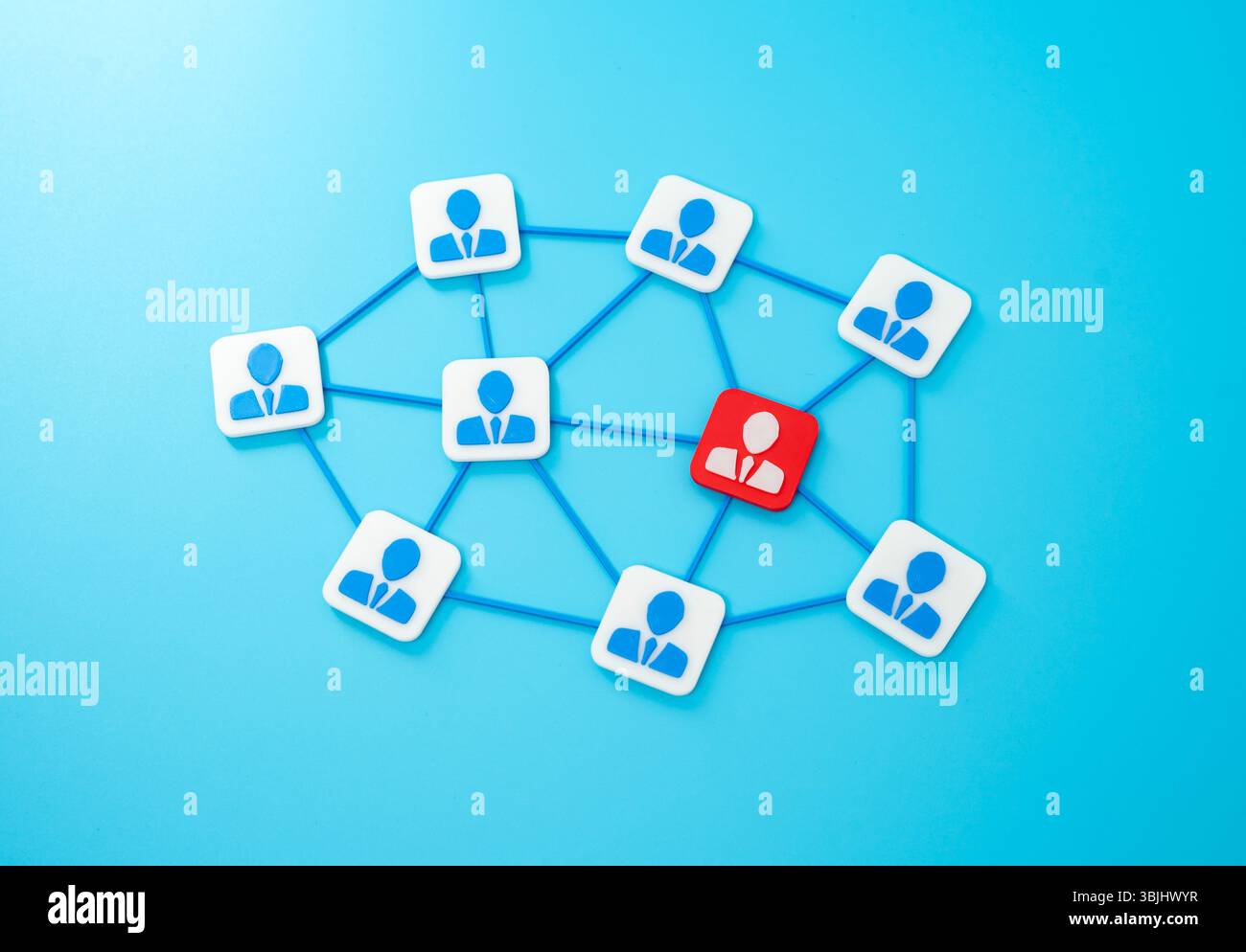 Dipendente rosso nella rete aziendale. Dipendente incompetente. Spionaggio aziendale e perdita di dati. Rischio interno. Minaccia interna o potenziale data br Foto Stock