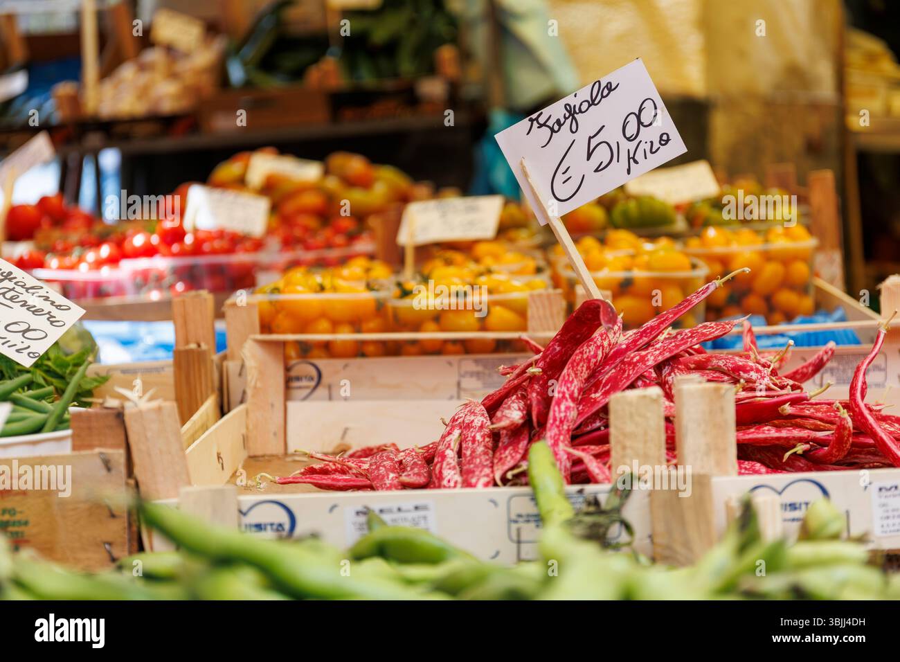 Primo piano di un mercato con verdure a Catania, in Sicilia Foto Stock