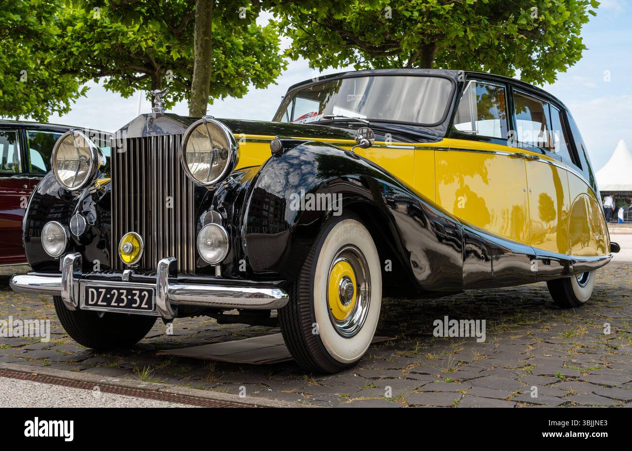 Lelystad, Paesi Bassi, 15.06.2025, Classic British Luxury Car Rolls-Royce Silver Wraith LWB dal 1955 al National Oldtimer Day Foto Stock
