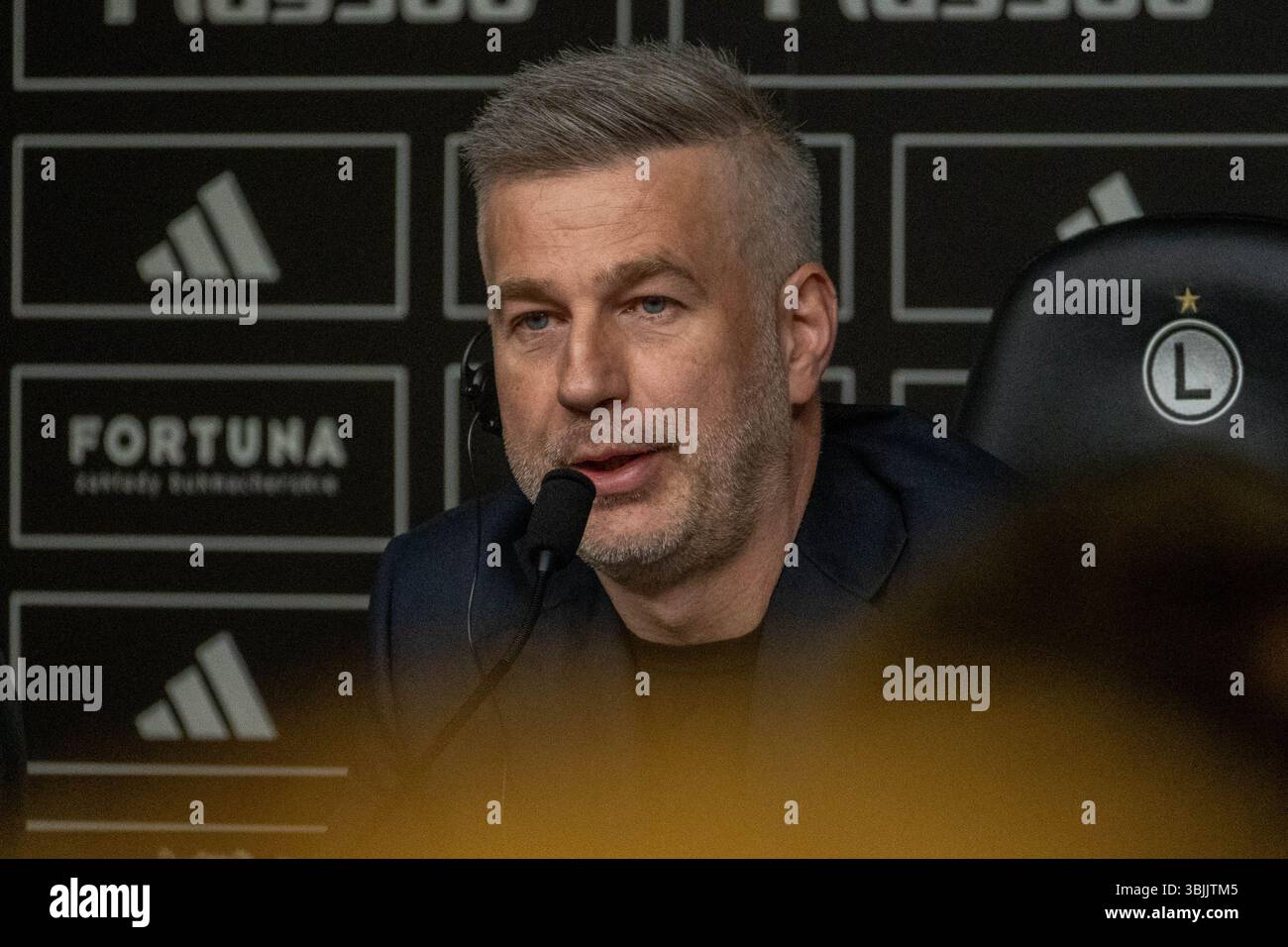 Varsavia, Polonia, 16.06.2025. Legia Varsavia nuovo manager EDWARD IORDANESCU visto durante la presentazione e la conferenza stampa del nuovo responsabile Legia Varsavia Foto Stock