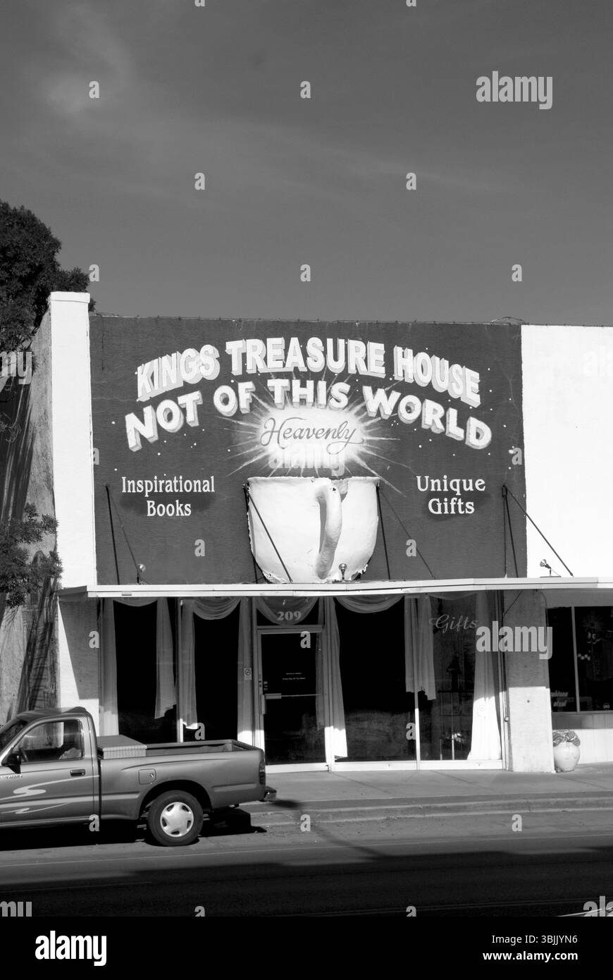 Non di questo World Coffee Shop, un tempo a tema con arredamento alieno e UFO, Roswell, New Mexico, Stati Uniti. ORA CHIUSO! Foto Stock