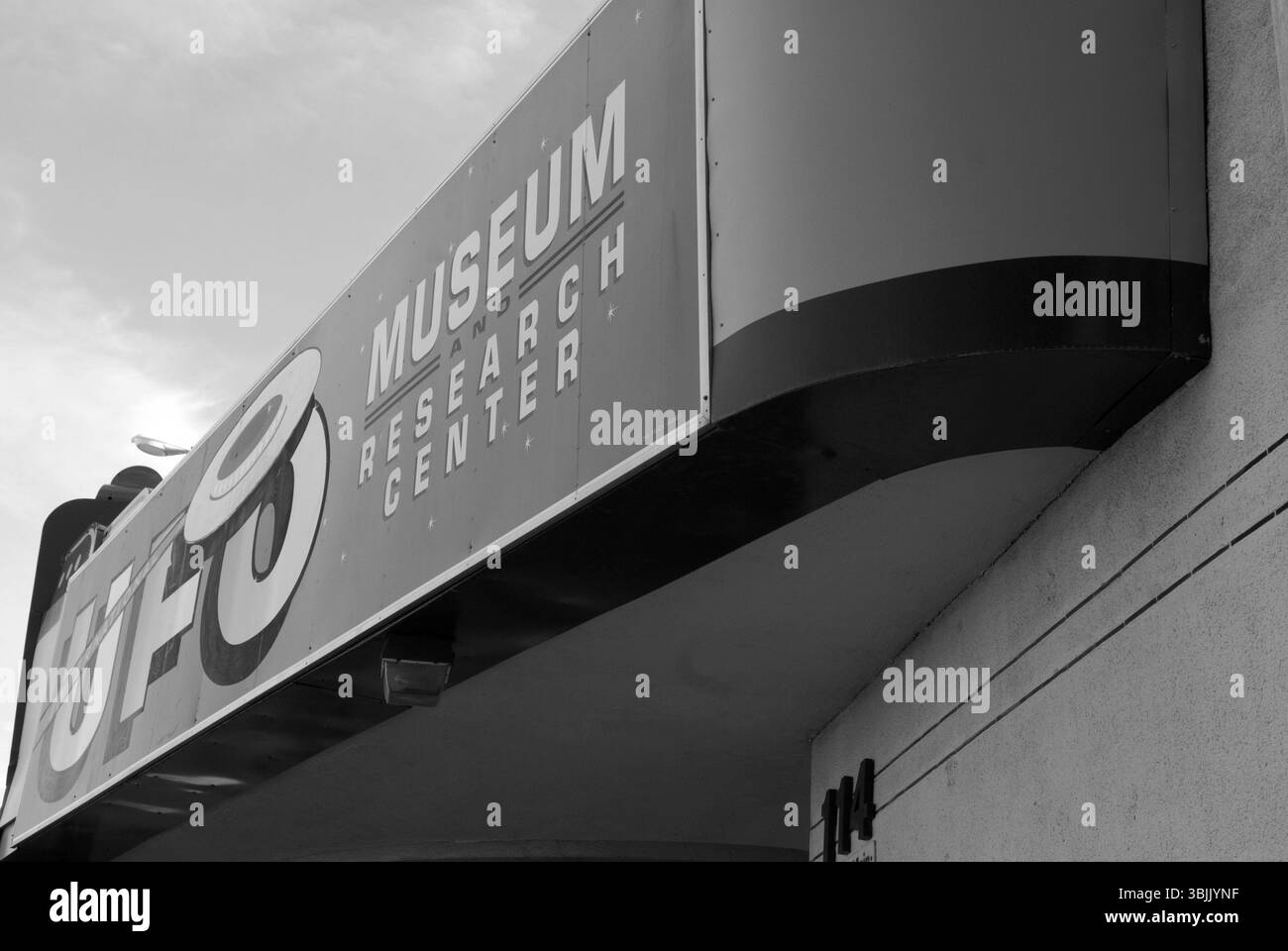 Il museo e il centro di ricerca UFO si trovano nel centro di Roswell, New Mexico, Stati Uniti, una destinazione popolare per gli appassionati di alieni e il turismo della cultura pop. Foto Stock