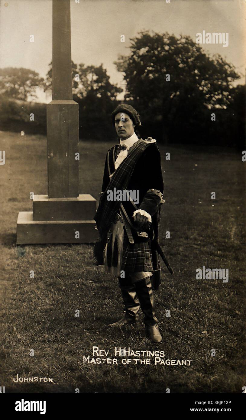 Rev. H. (Harold) Hastings, Maestro del Pageant. Il Lancaster Historical Pageant ebbe luogo nel 1932 per commemorare il quincentenario della secolarizzazione della chiesa parrocchiale di Lancaster di St Mary (1430-1930). Si è giocato a Cross Hill, Lancaster, dal 4 al 9 agosto, con sei spettacoli. Originariamente pubblicato da W. Johnston di Lancaster. Da una raccolta mista di cartoline di storia sociale, principalmente dei primi anni del XX secolo. Foto Stock
