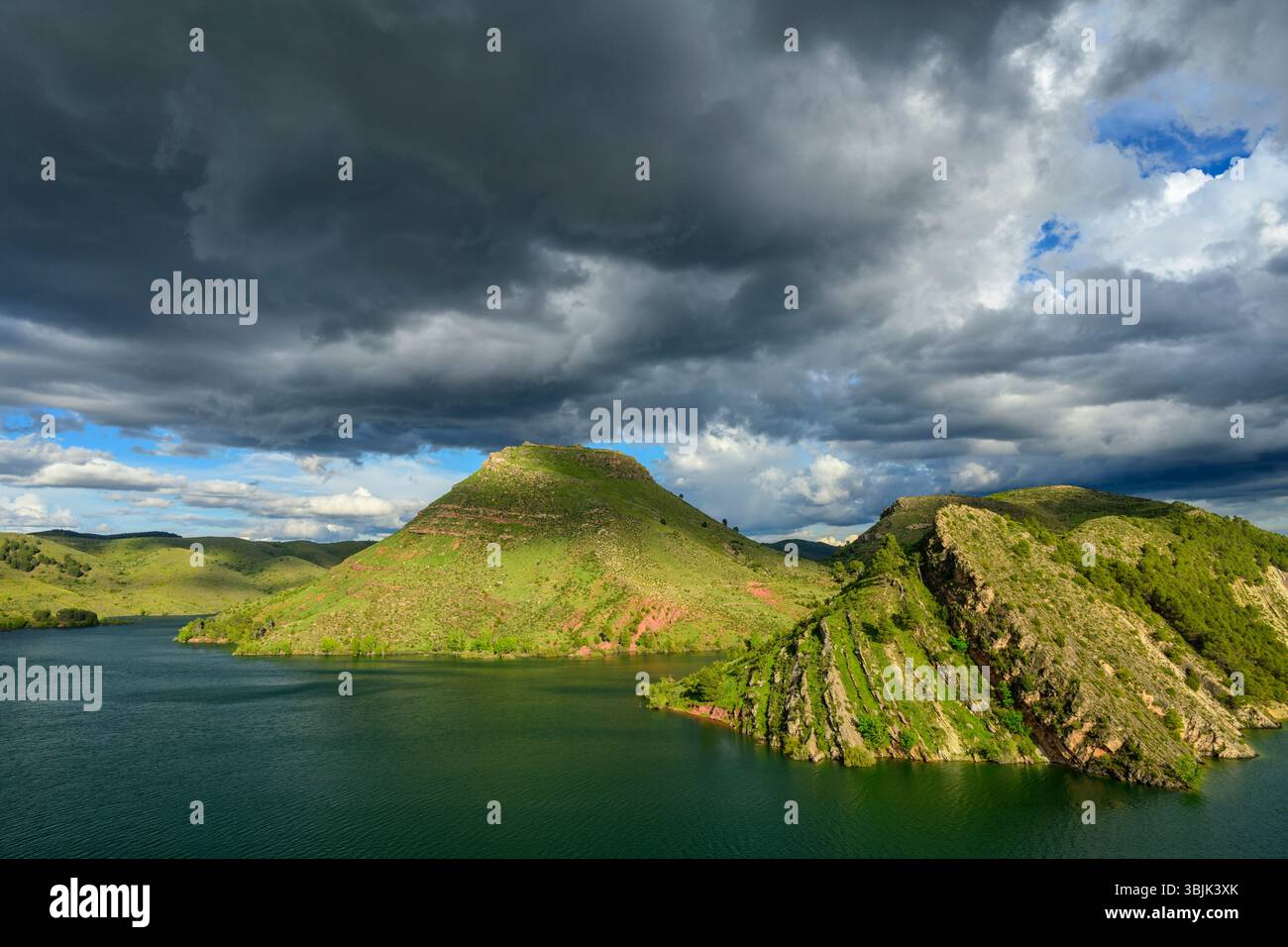 Vista dal Mirador embalse la Tranquera vicino a Nuévalos, provincia di Saragozza, Aragona, Spagna. Foto Stock