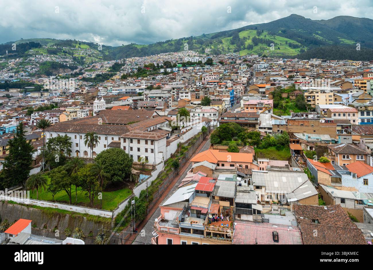 Vista aerea della città vecchia di Quito in Ecuador. Quartiere storico Foto Stock