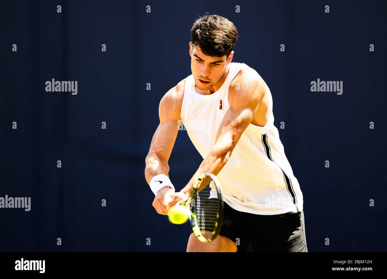 LONDRA, REGNO UNITO 16 giugno: Carlos Alcaraz (EPS) in sessione di prove pratiche durante l'ATP 500 il giorno 8 dei Campionati HSBC 2025 al Queen's Club lunedì 16 giugno 2025 a LONDRA, REGNO UNITO. Crediti: Taka Wu/Alamy Live News Foto Stock