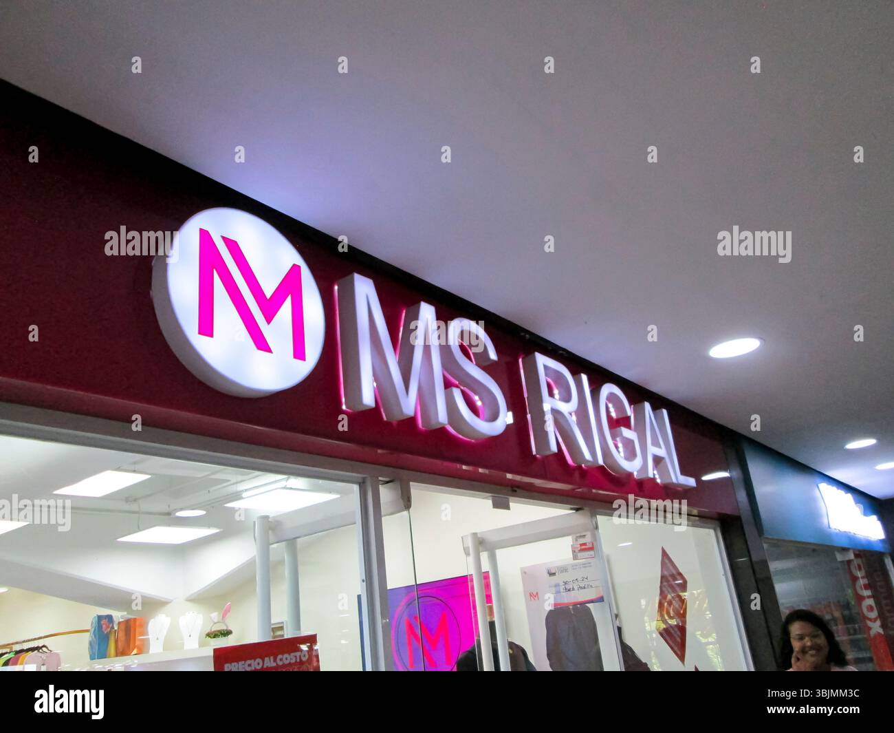 Negozio di abbigliamento MS Rigal.Editoriale illustrativo,editoriale.Caracas,Venezuela 16 maggio 2025. Foto Stock