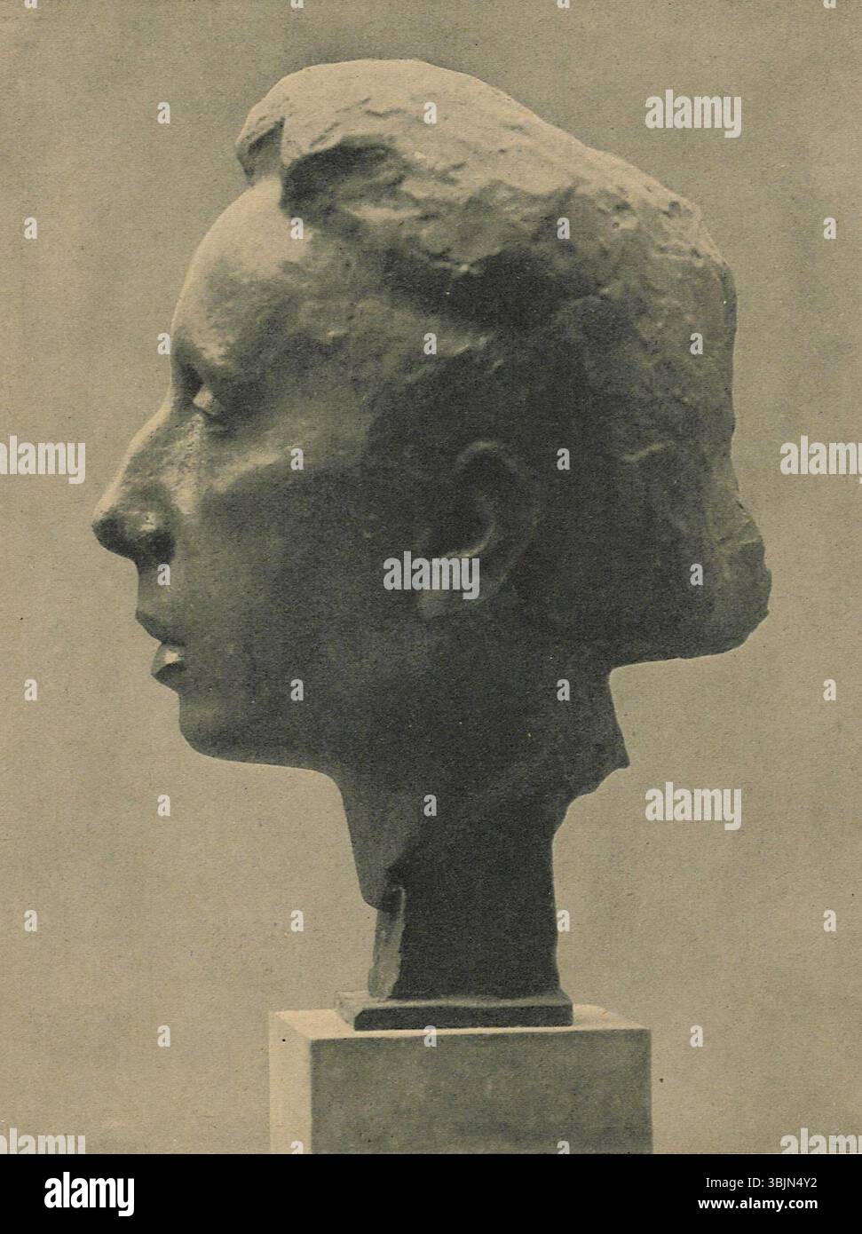 "Kopf Annette Kolb" (capo di Annette Kolb) di Georg Kolbe, creato nel 1916, è una scultura del busto della scrittrice tedesca Annette Kolb. Questo lavoro riflette l'abilità di Kolbe nel catturare somiglianza e personalità attraverso la forma scultorea, trasmettendo profondità e carattere. Foto Stock