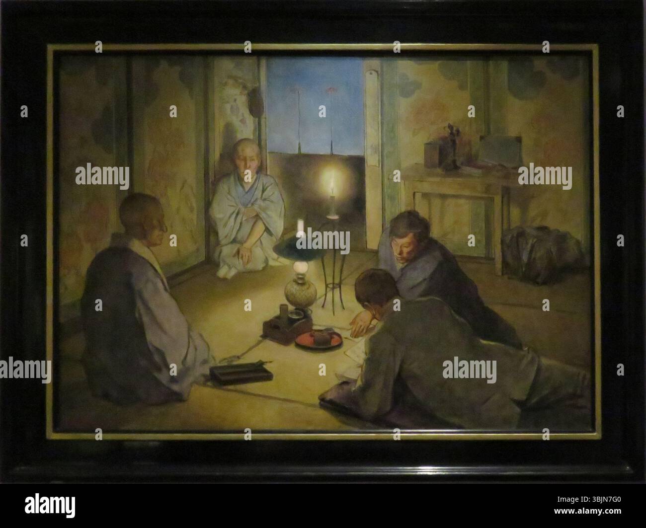 *Deux prêtres de la secte Shingon à Kyoto expliquant à Émile Guimet les qualités de leur dogme* (1877 circa) di Félix Élie Régamey ritrae due sacerdoti buddisti Shingon spiegando la loro dottrina religiosa a Émile Guimet a Kyoto. Il dipinto enfatizza lo scambio culturale e la trasmissione della conoscenza sul Buddhismo Shingon. Foto Stock