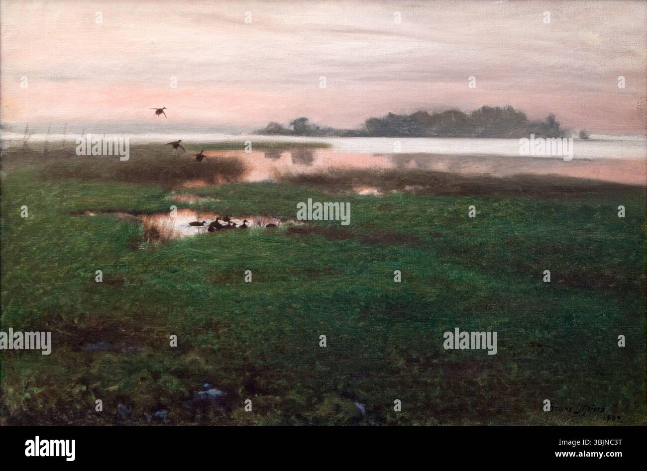 Il dipinto del 1902 di Bruno Liljefors 'Evening Landscape' ritrae una tranquilla scena crepuscolare. La luce soffusa e la delicata tavolozza di colori riflettono la calma della serata nella campagna svedese. Foto Stock