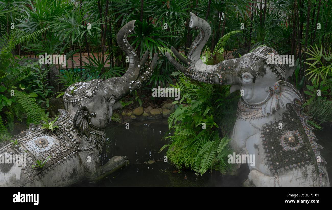 Garden Elephant Sculpture al Museo Erawan Foto Stock