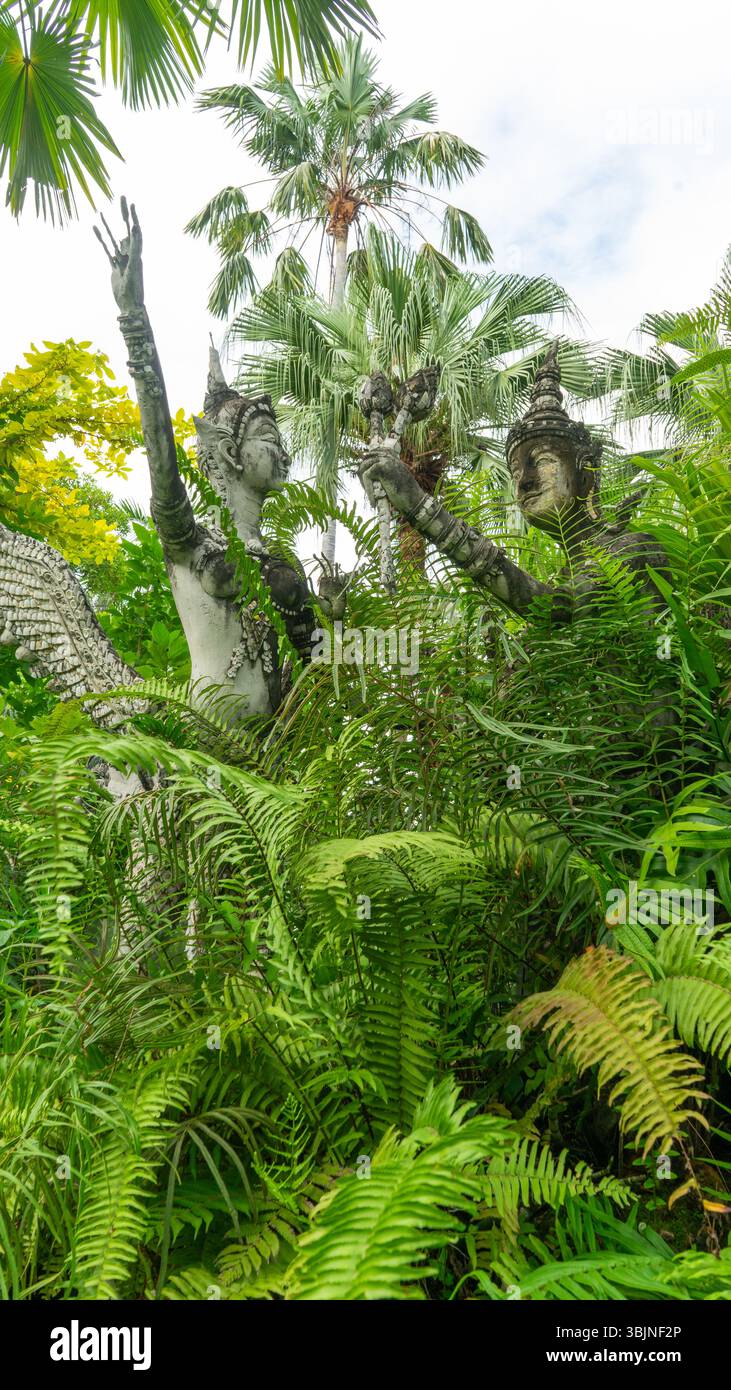 Sculture in giardino al Museo Erawan Foto Stock
