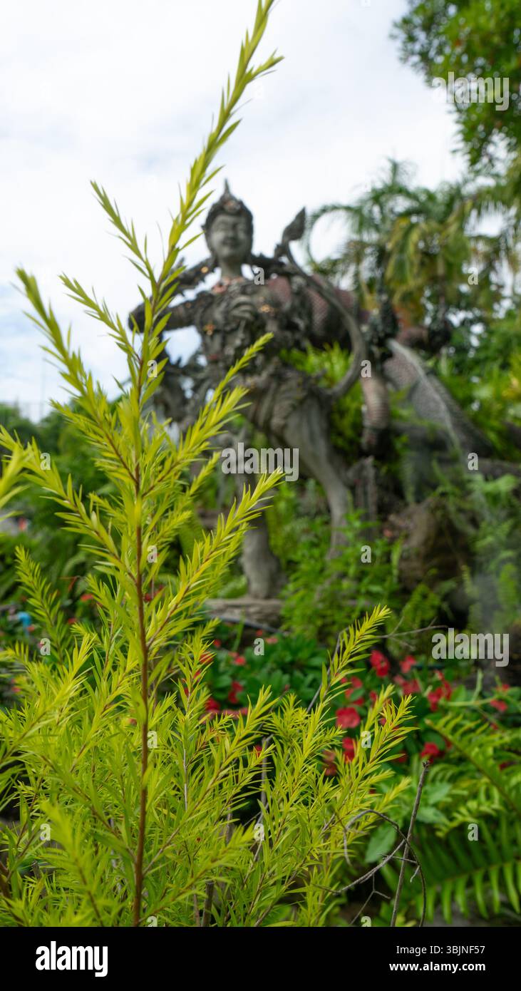 Sculture in giardino dal Museo Erawan Foto Stock
