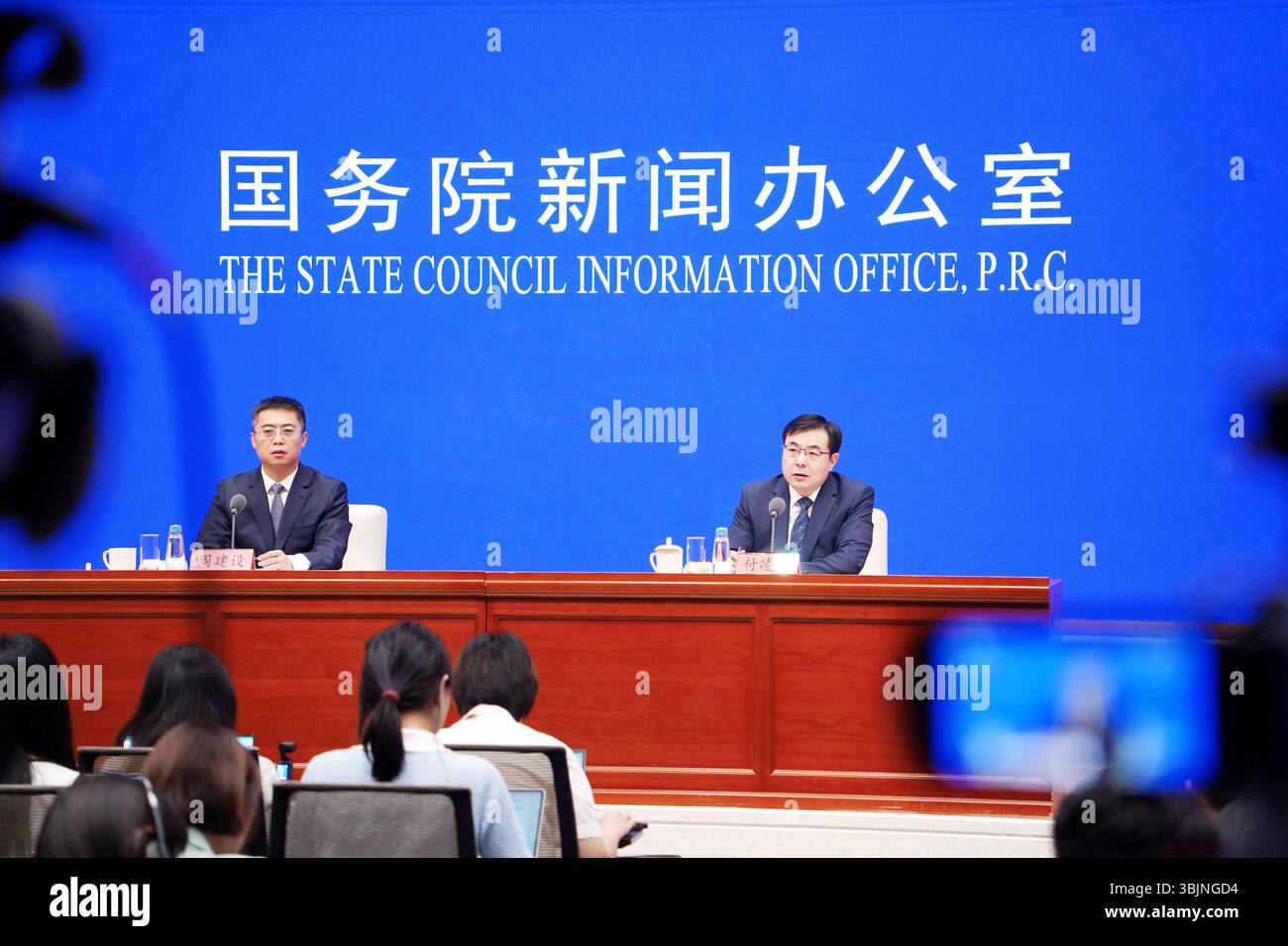 Pechino, Cina. 16 giugno 2025. L'ufficio informazioni del Consiglio di Stato cinese (SCIO) tiene una conferenza stampa sulle prestazioni economiche della Cina a maggio, a Pechino, capitale della Cina, il 16 giugno 2025. Crediti: Pan Xu/Xinhua/Alamy Live News Foto Stock
