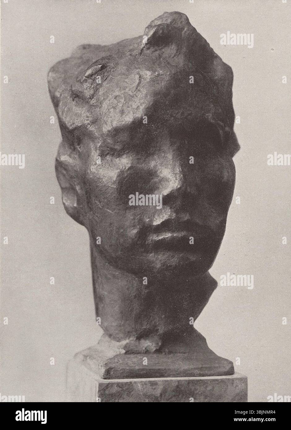 Scultura in bronzo di Georg Kolbe intitolata "Genius", creata prima del 1930. L'opera rappresenta una figura astratta o simbolica fusa in bronzo. Foto Stock