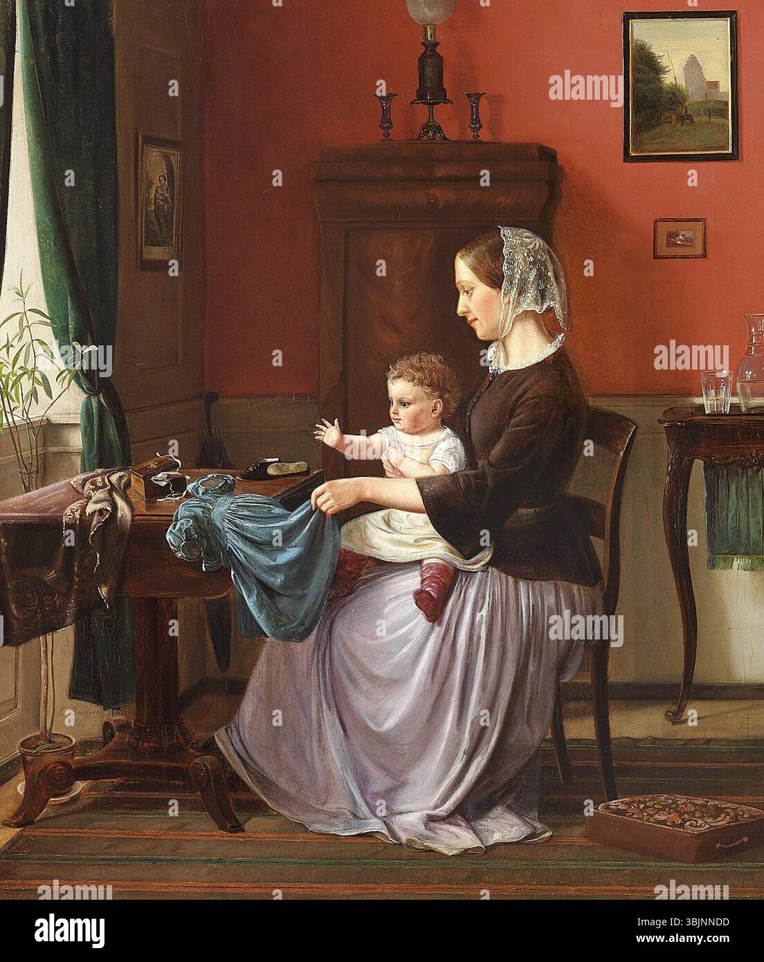 Il dipinto di Edvard Bentzen del 1861 "Interiør fra et borgerhjem" (interno di una casa borghese) raffigura una scena domestica con una giovane madre che vestiva sua figlia. L'olio su tela ritrae un momento tranquillo e intimo all'interno di una casa di classe media. Foto Stock