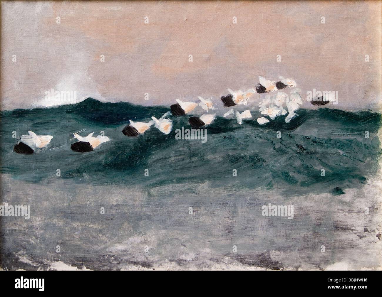 "Sketch for Eider Ducks Flying in Formation" di Bruno Liljefors (1910) raffigura un volo dinamico di anatre di eider a mezz'aria, con movimenti fluidi catturati nello schizzo. Il pezzo dimostra l'attenzione di Liljefors sulla natura e sugli uccelli in volo. Foto Stock "Sketch for Eider Ducks Flying in Formation" di Bruno Liljefors (1910) raffigura un volo dinamico di anatre di eider a mezz'aria, con movimenti fluidi catturati nello schizzo. Il pezzo dimostra l'attenzione di Liljefors sulla natura e sugli uccelli in volo. Foto Stock