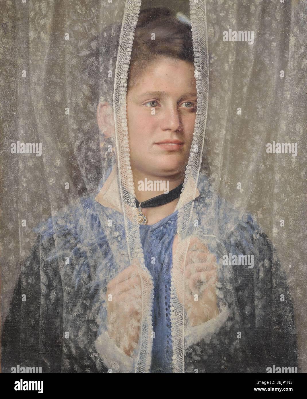 Il *dietro la tenda* (1890) di Pasquale Celommi raffigura una figura in piedi dietro un sipario, suggerendo un senso di mistero e di anticipazione. Il dipinto riflette l'interesse dell'artista per la presenza umana e lo spazio psicologico. Foto Stock