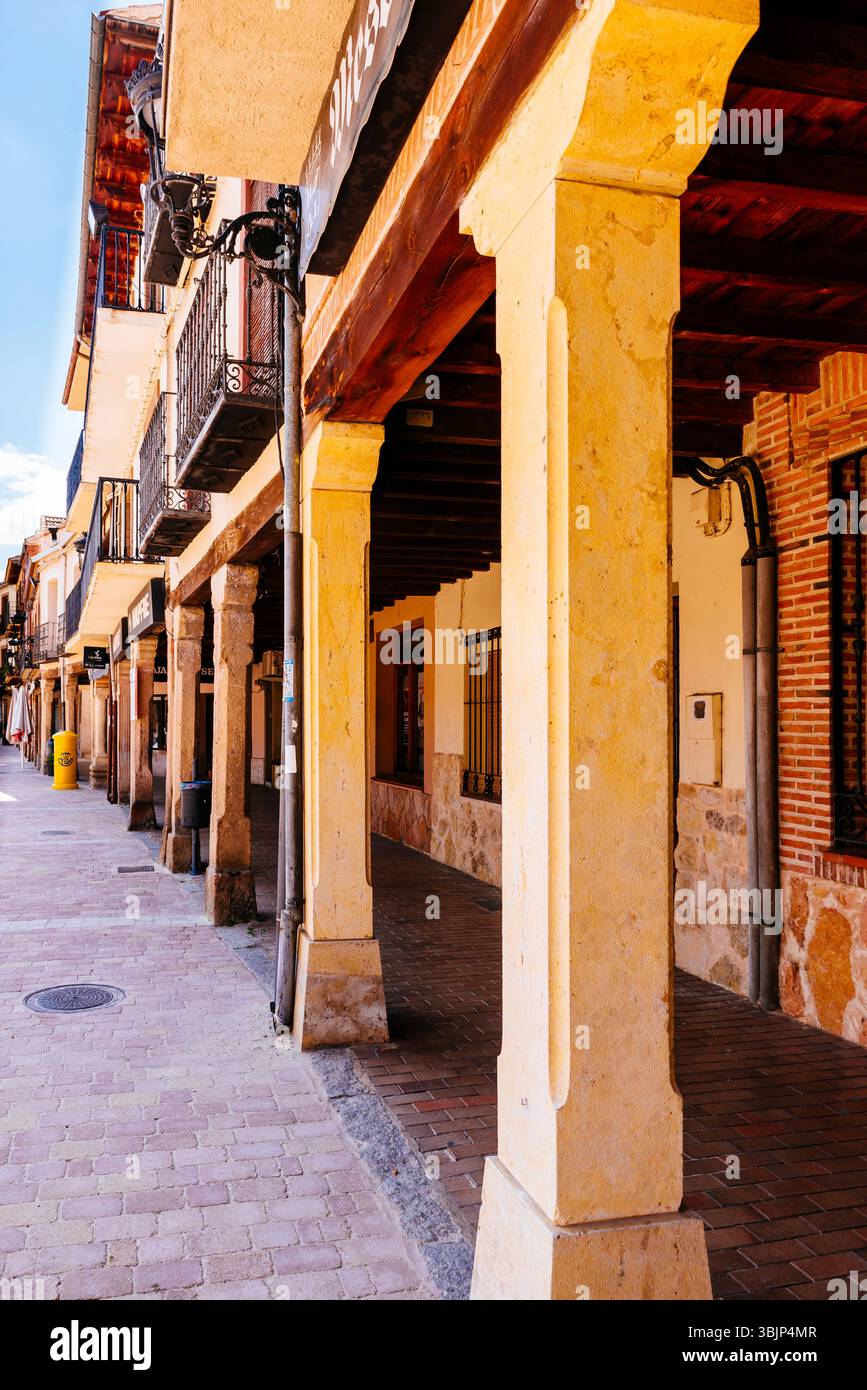 Plaza de España o Piazza delle 100 colonne - Piazza principale. Turégano, Segovia, Castilla y León, Spagna, Europa Foto Stock