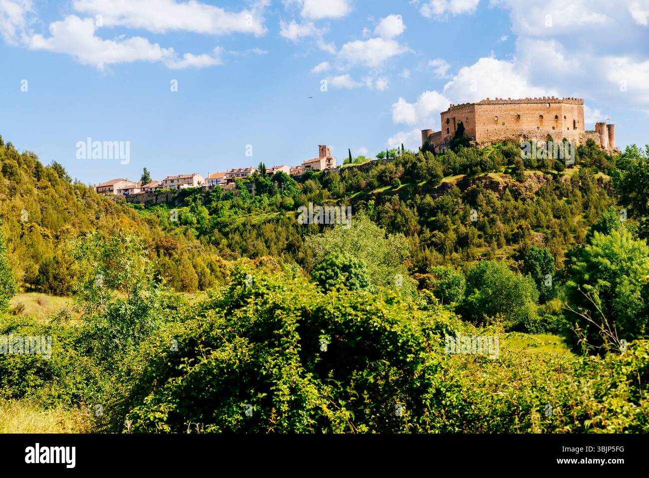 Il villaggio collinare di Pedraza, Segovia, Castilla y León, Spagna, Europa Foto Stock