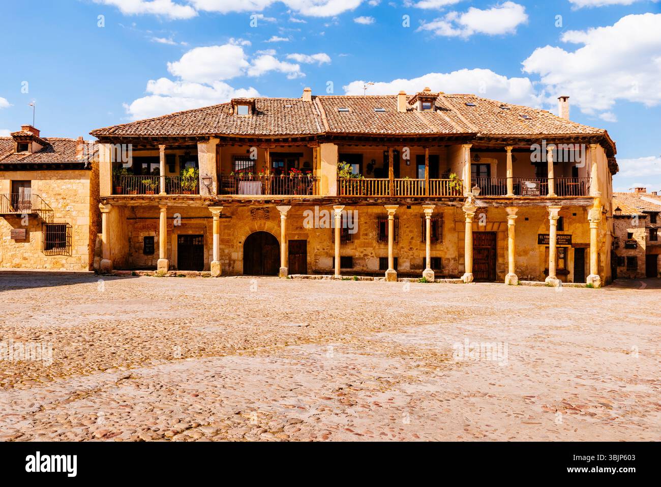 La piazza principale di Pedraza. Plaza Mayor. Pedraza, Segovia, Castilla y León, Spagna, Europa Foto Stock