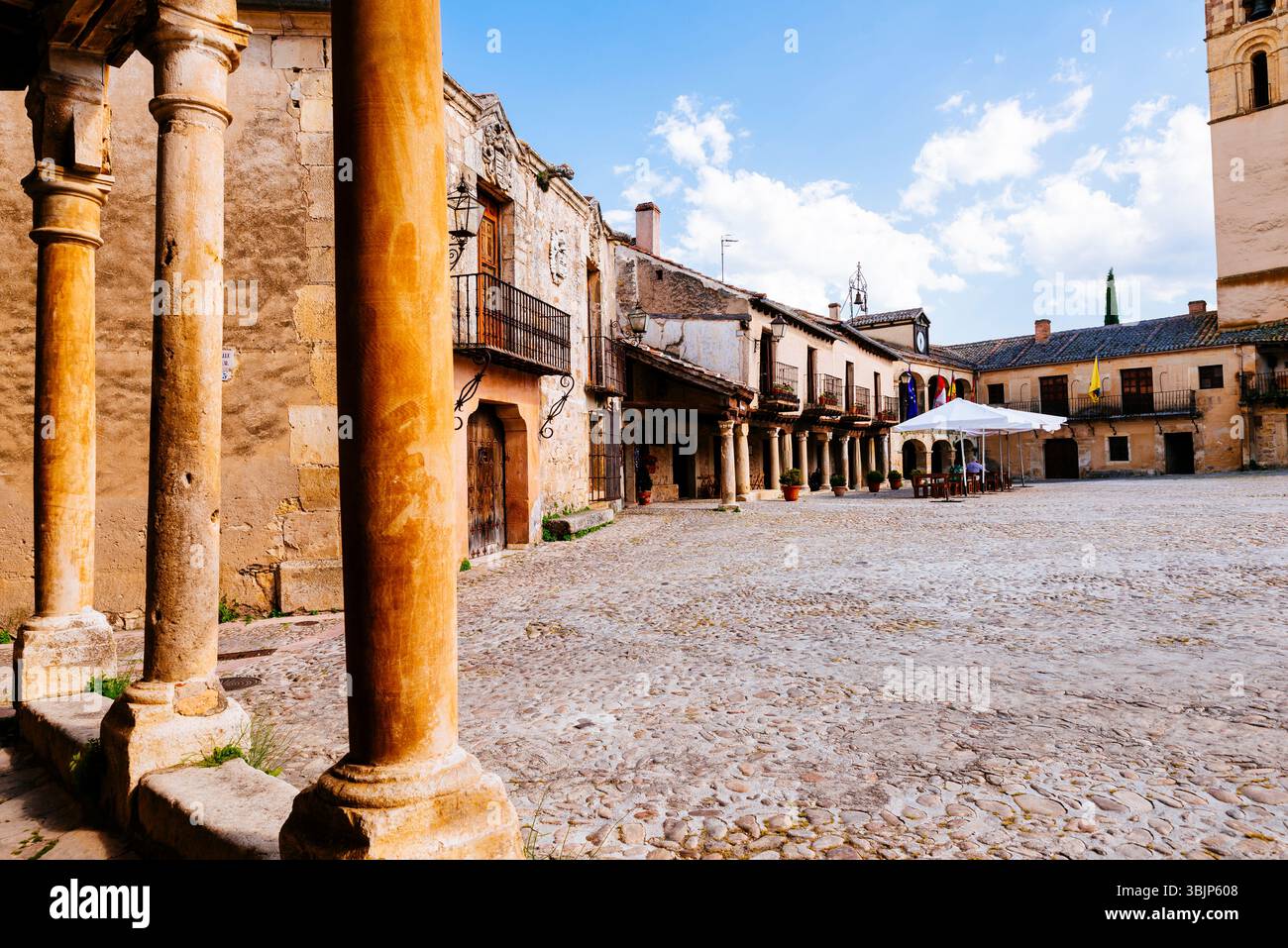 La piazza principale di Pedraza. Plaza Mayor. Pedraza, Segovia, Castilla y León, Spagna, Europa Foto Stock